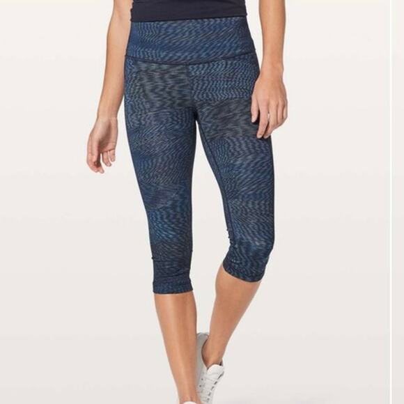 Lululemon Wunder Under Hi-Rise Crop Blue Multi Print Leggings Size 6 - Picture 1 of 8